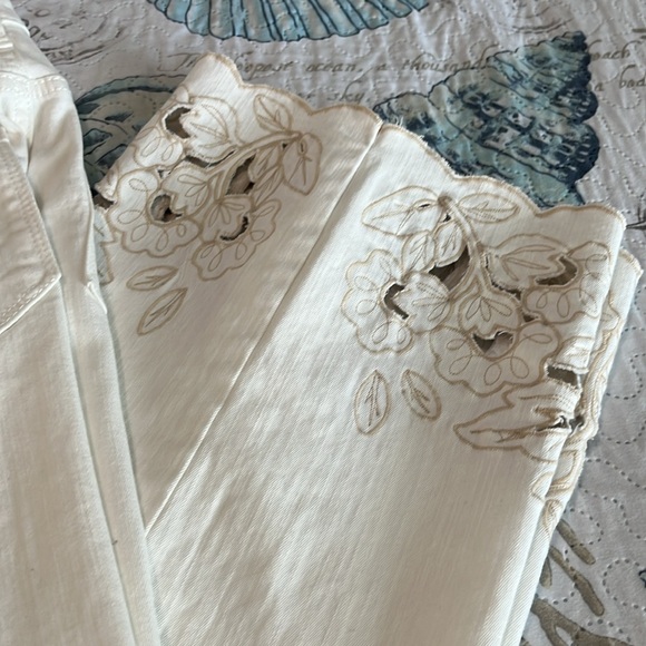 crown & ivy Pants - NWT Crown & Ivy Gateway to Bali Capri